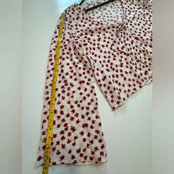 Billabong Lightweight Top Oversized Cream Red Flowers Print Long Sleeve Size S - Picture 11 of 11